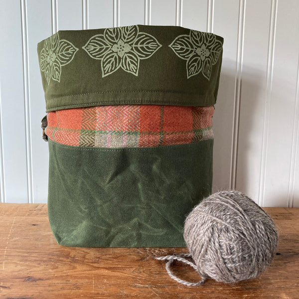 Wax and Wool Trundle Bag- Bunchberry
