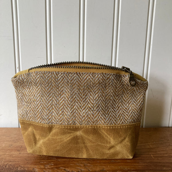 Bits and bobbles notions purse- honeycomb
