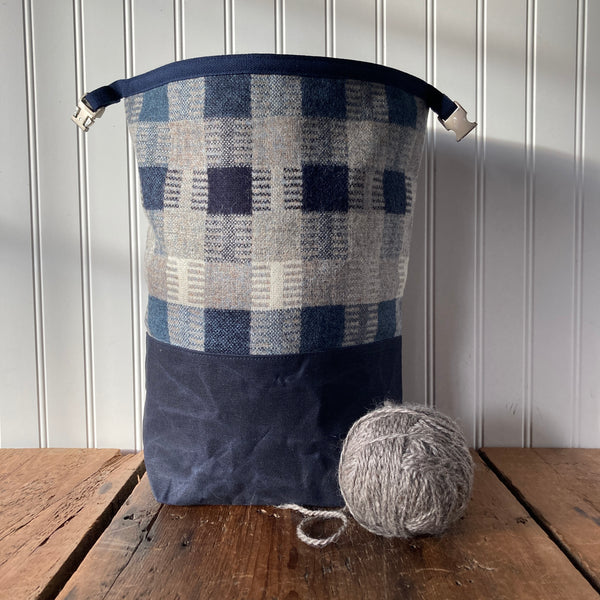 Wax and Wool Trundle Bag- waves