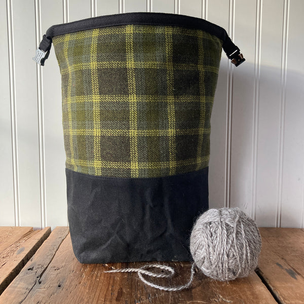 Wax and Wool Trundle Bag- hemlock