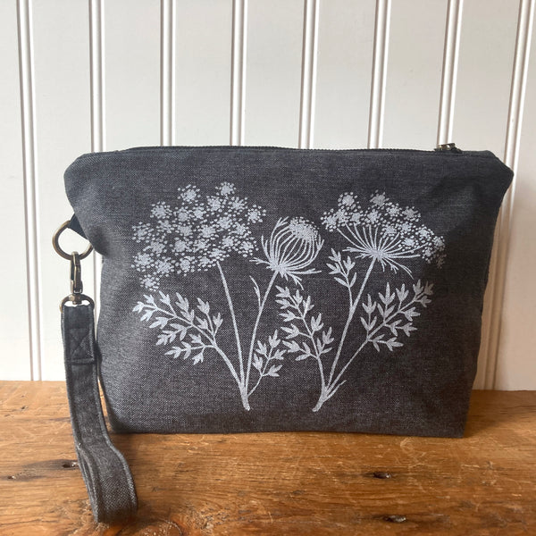 Notions pouch- Queen Anne's Lace wristlet