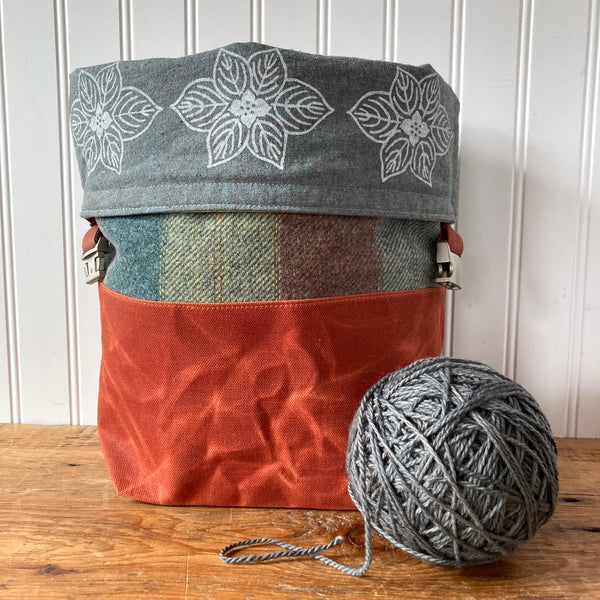 Wax and Wool Trundle Bag- Bunchberry