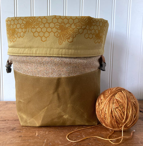 Bits and bobbles purse- gold wax and wool edition – madder root