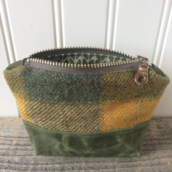 Bits and bobbles purse-green wax and wool edition
